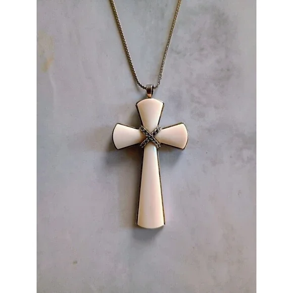 Vtg Estate Avon Beige Cross Necklace Religious Pendant - Picture 1 of 8